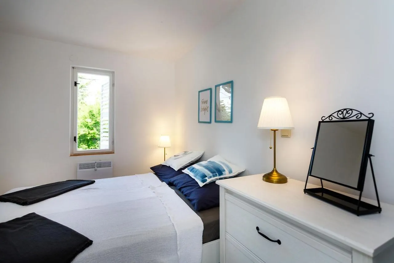 Apartments By The Sea Vantacici, Krk - 19279 Malinska 0*,  Croatia